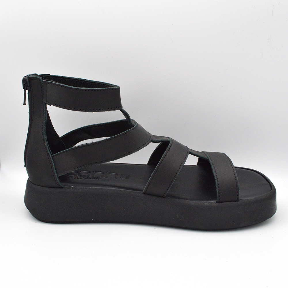 Joann | Sandalo nero con cinturino