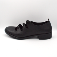 Sinapsi | Scarpa nera stringata con tre lacci