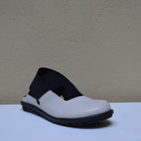 Sinapsi – Sabot Mary Jane con Maxi Elastico: L'Incontro tra Design e Funzionalità