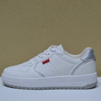 Levi's® Court Sneaker – Stile Urban e Look Iconico