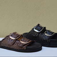 Sandalo Slide Madmind – Intreccio Artigianale e Maxi Buckle