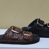 Sandalo Slide Madmind – Intreccio Artigianale e Maxi Buckle