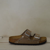 ✨ Birkenstock Arizona Rivet con borchie: Stile Iconico con un Tocco Rock