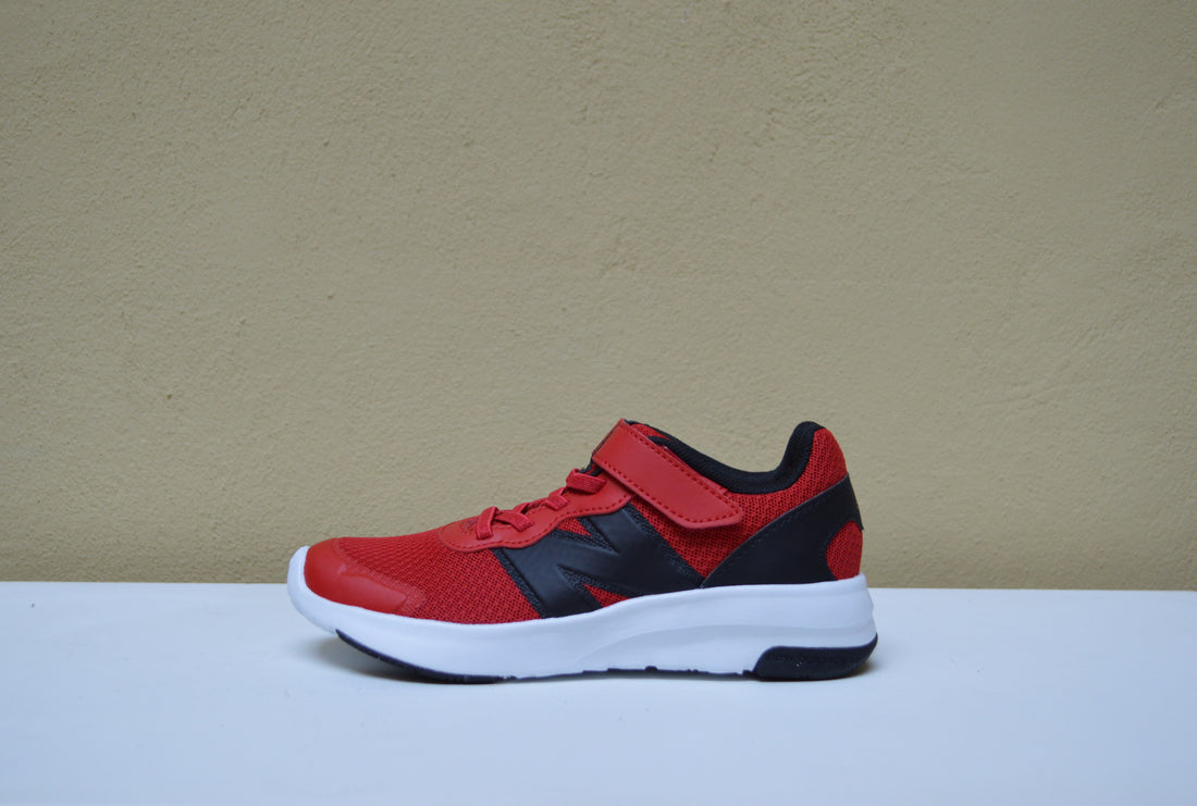 New Balance - Sneaker Rossa e Nera con Strappo
