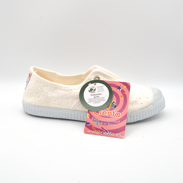 Cienta | Slip on panna con ricami