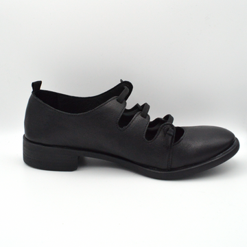Sinapsi | Scarpa nera stringata con tre lacci