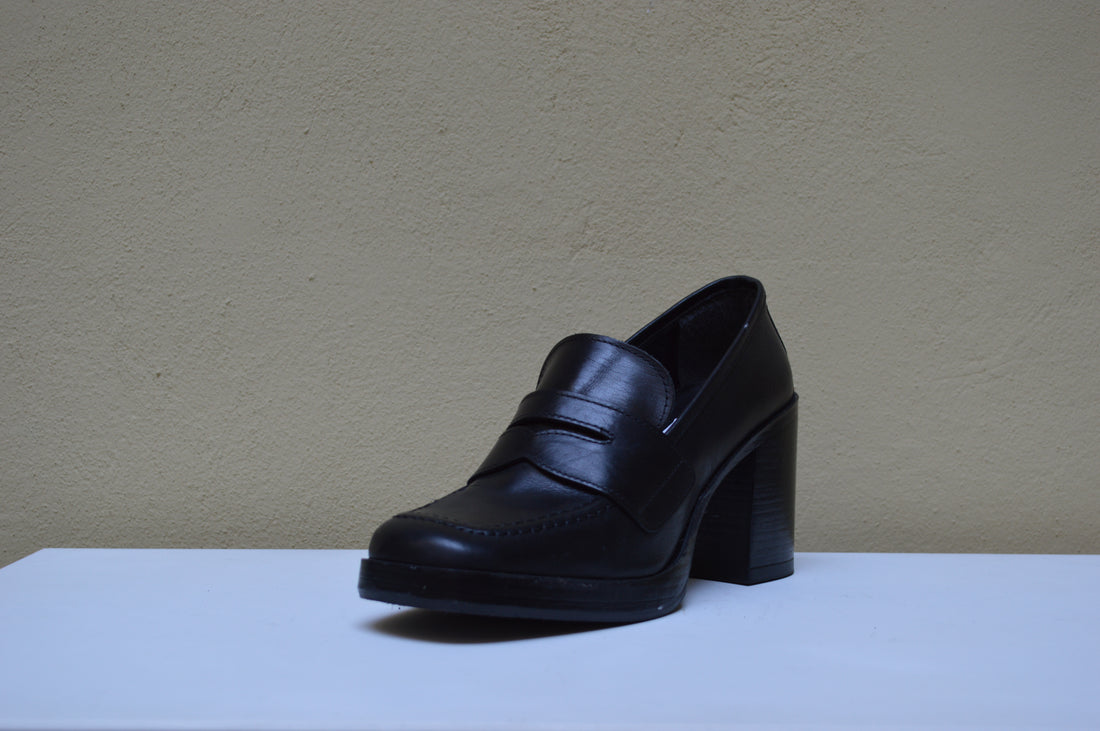 Mocassino con Tacco in Pelle – Eleganza Artigianale Made in Italy
