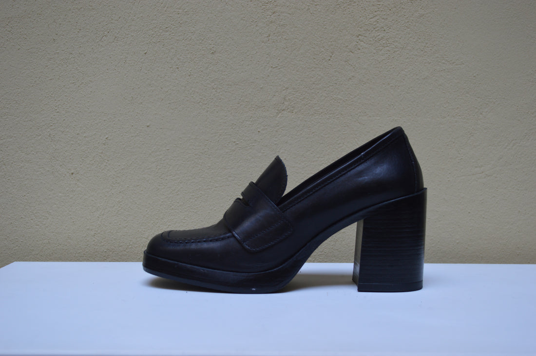Mocassino con Tacco in Pelle – Eleganza Artigianale Made in Italy