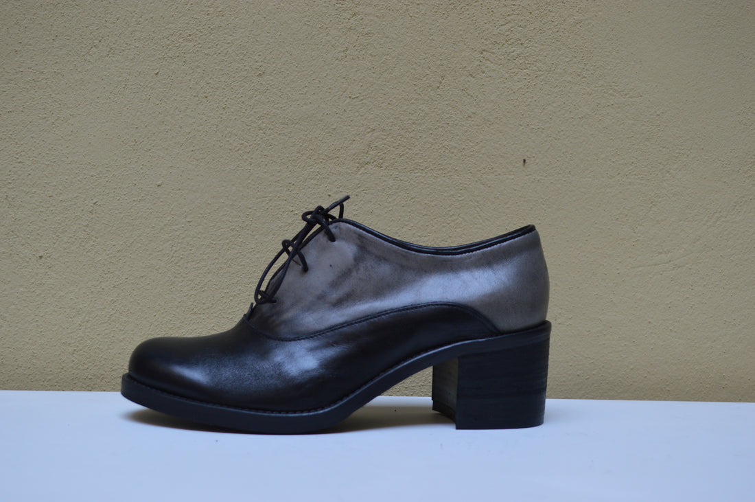 Francesina Bicolore in Pelle – L'Eleganza del Made in Italy con un Tocco Contemporaneo