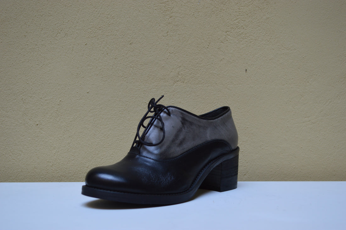 Francesina Bicolore in Pelle – L'Eleganza del Made in Italy con un Tocco Contemporaneo