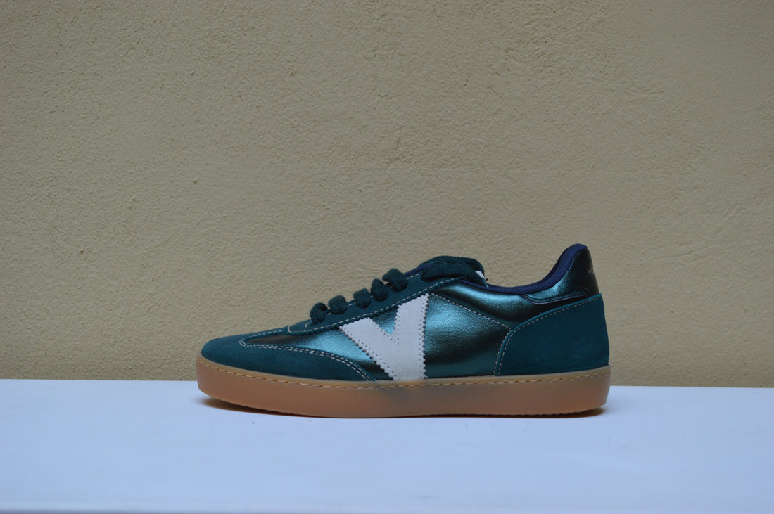 Sneaker Victoria – Mix di Texture e Riflessi Metallizzati