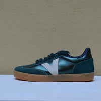 Sneaker Victoria – Mix di Texture e Riflessi Metallizzati