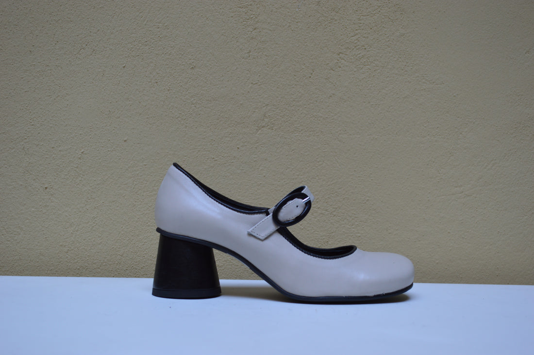 Mary Jane Sinapsi – Fascino Rétro e Design Contemporaneo
