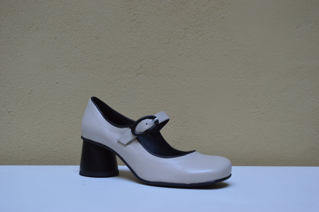 Mary Jane Sinapsi – Fascino Rétro e Design Contemporaneo