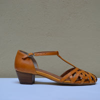 Studio 76 – Sandalo T-Strap Artigianale con Intreccio Retrò