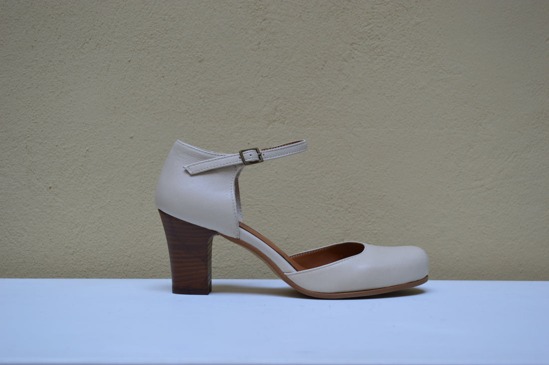 Studio 76 – Decoltè Artigianale "Slingback" con Cinturino e Tacco Scultoreo