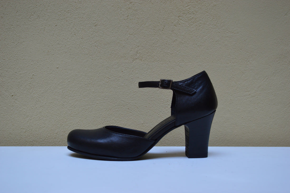 Studio 76 – Decoltè Artigianale "Slingback" con Cinturino e Tacco Scultoreo