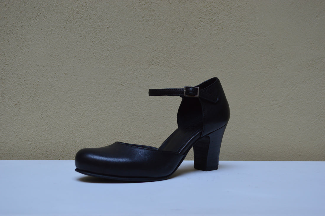Studio 76 – Decoltè Artigianale "Slingback" con Cinturino e Tacco Scultoreo