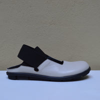 Sinapsi – Sabot Mary Jane con Maxi Elastico: L'Incontro tra Design e Funzionalità