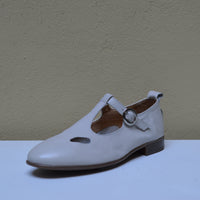 Sinapsi – Ballerina T-Strap Retrò con Dettaglio Cut-Out