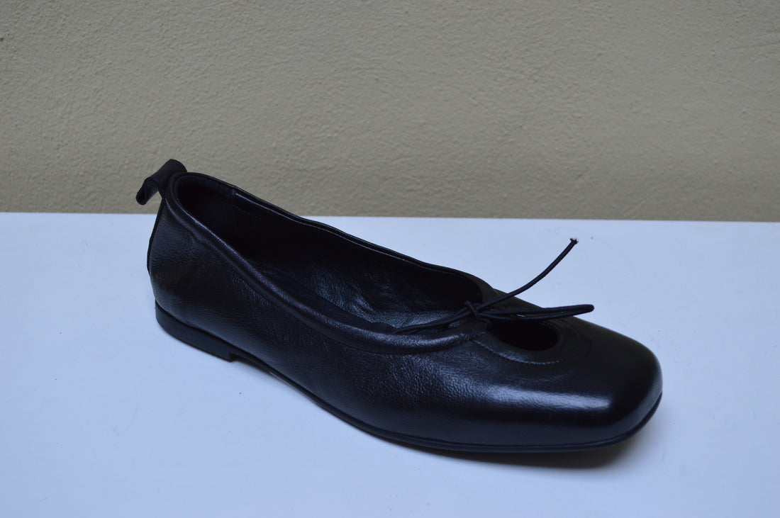 Ballerina in Pelle Nera Sinapsi - Eleganza Minimalista e Comfort