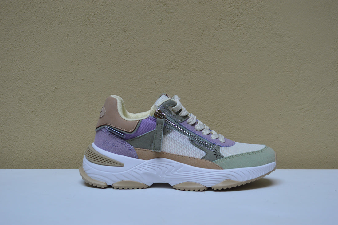 Sneaker Refresh "City Explorer" – Design Multi-Texture e Dettagli Glam