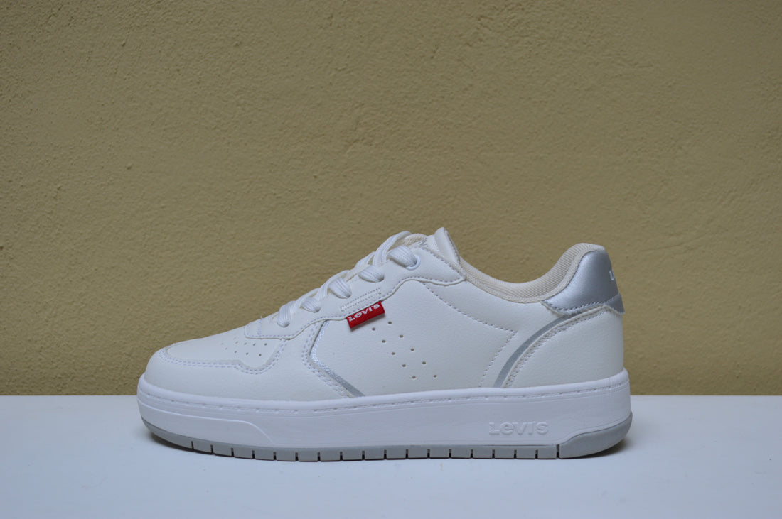 Levi's® Court Sneaker – Stile Urban e Look Iconico