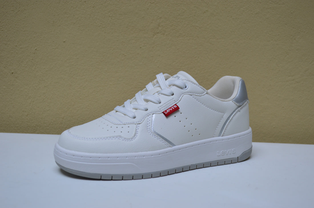 Levi's® Court Sneaker – Stile Urban e Look Iconico