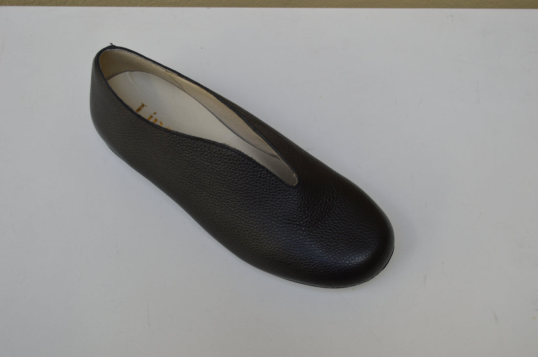 Ballerina Lince in Pelle Martellata – L'Eleganza Essenziale