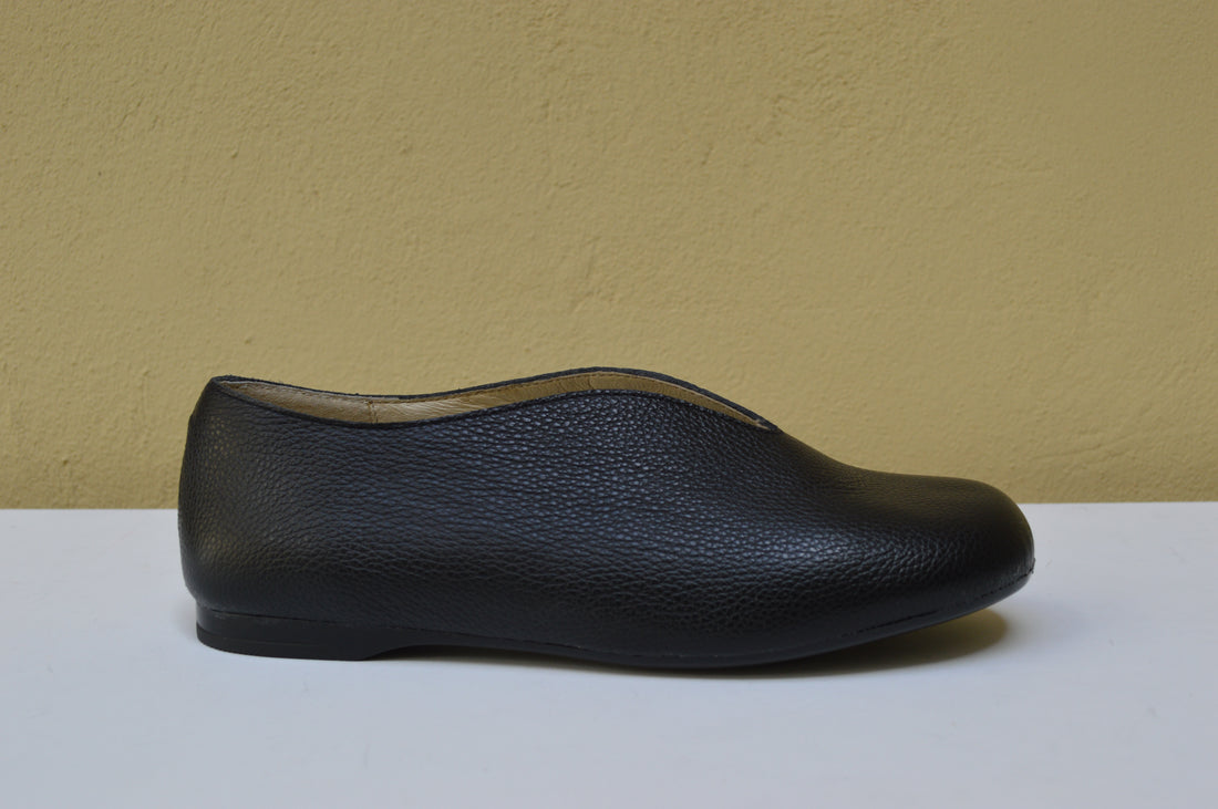 Ballerina Lince in Pelle Martellata – L'Eleganza Essenziale