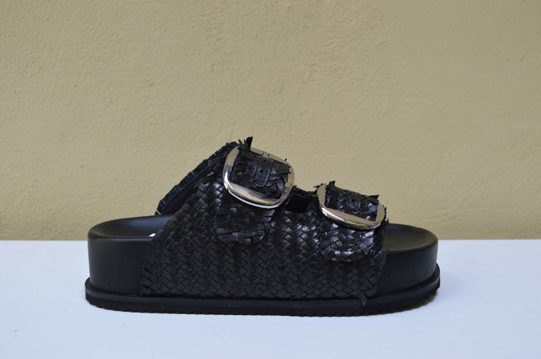 Sandalo Slide Madmind – Intreccio Artigianale e Maxi Buckle