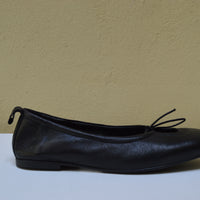 Ballerina Sinapsi in Pelle – Essenzialità e Comfort "Glove Fit"