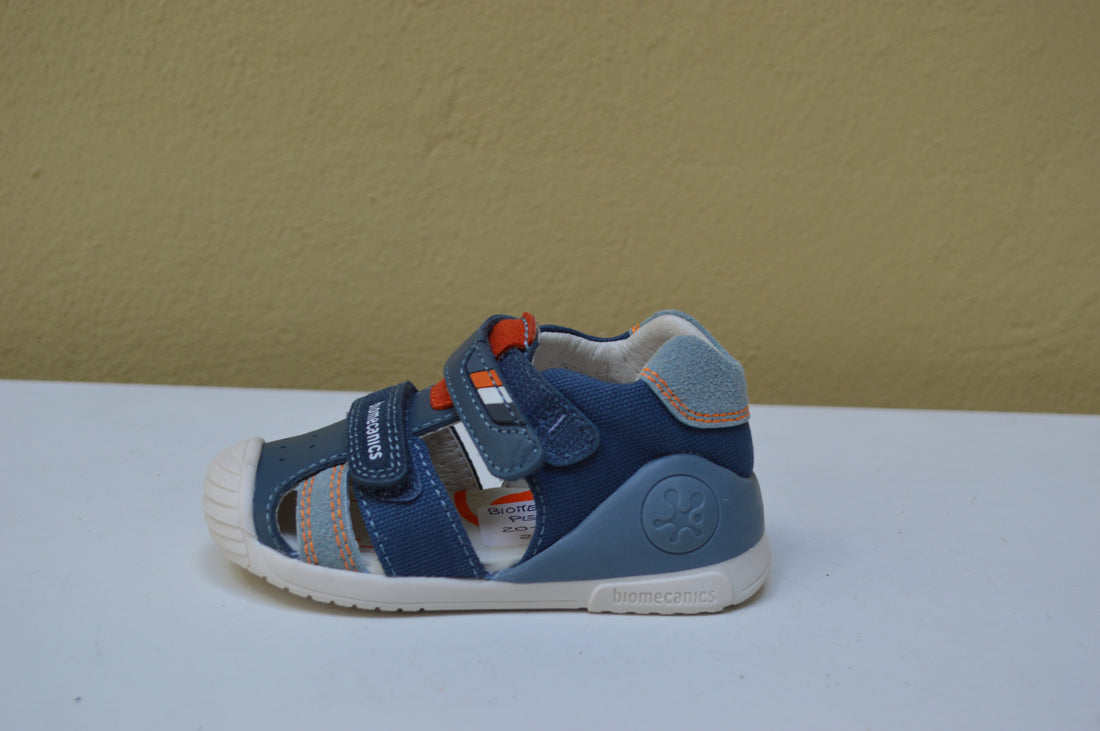 Sandalo Biomecanics Canvas &amp; Leather – Supporto e Traspirabilità per i Primi Passi