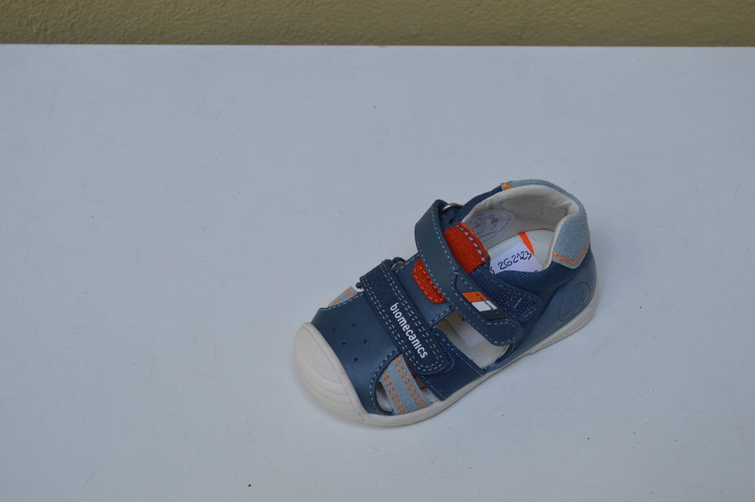 Sandalo Biomecanics Canvas &amp; Leather – Supporto e Traspirabilità per i Primi Passi