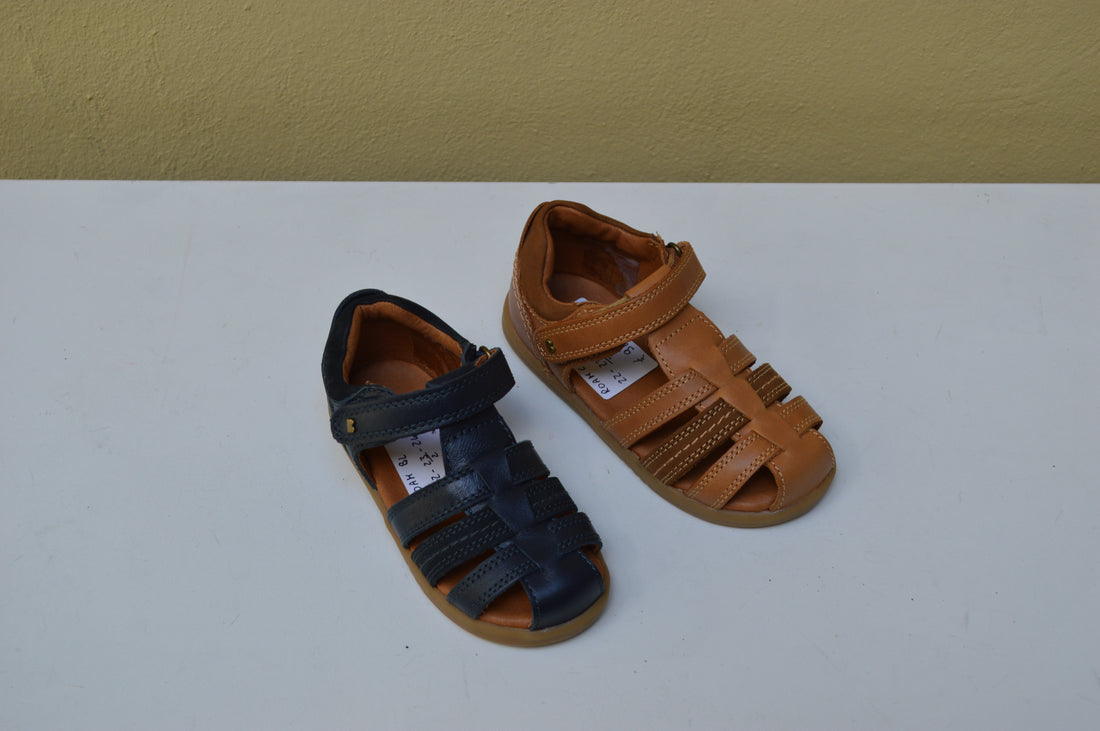 Sandalo Bobux Roam – Classico a Punta Chiusa (Navy e Caramel)