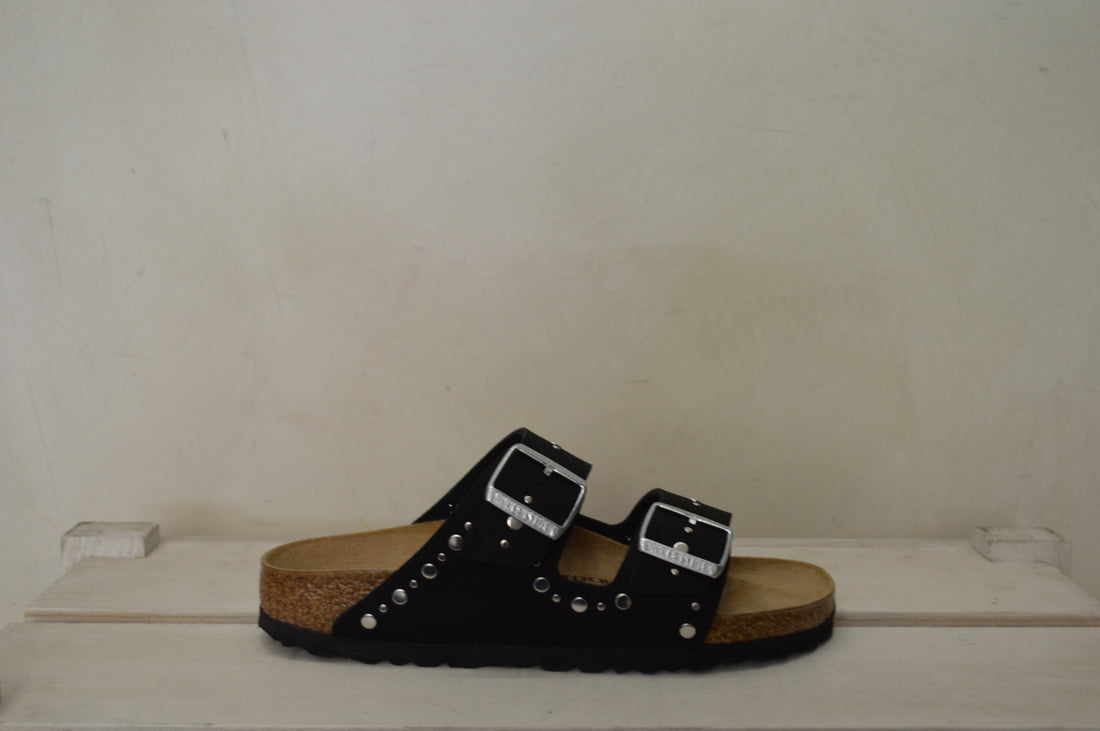 ✨ Birkenstock Arizona Rivet con borchie: Stile Iconico con un Tocco Rock
