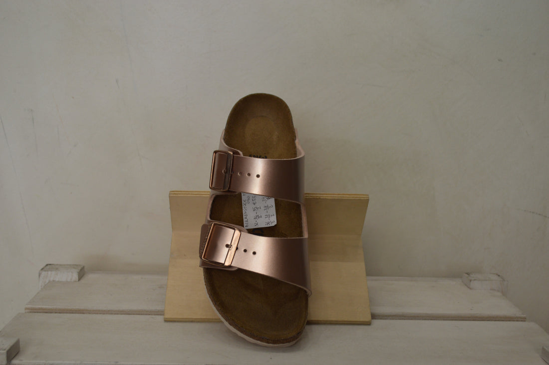 Birkenstock Arizona Copper: Un Tocco di Luce e Stile Metallizzato