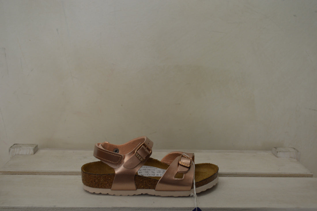 Birkenstock Kids: Libertà, Colore e Sostegno per Piccole Esploratrici