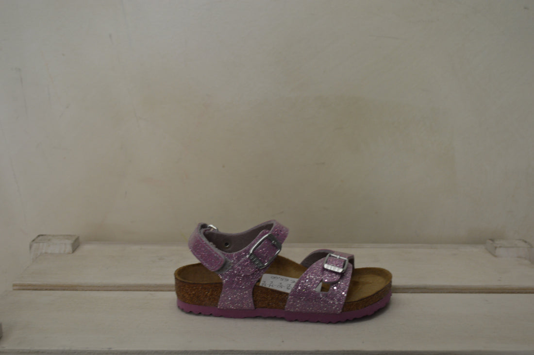 Birkenstock Kids: Libertà, Colore e Sostegno per Piccole Esploratrici