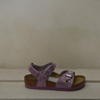 Birkenstock Kids: Libertà, Colore e Sostegno per Piccole Esploratrici