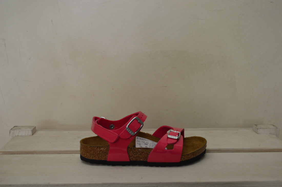Birkenstock Kids: Libertà, Colore e Sostegno per Piccole Esploratrici