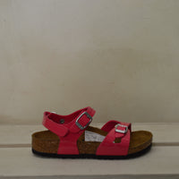 Birkenstock Kids: Libertà, Colore e Sostegno per Piccole Esploratrici