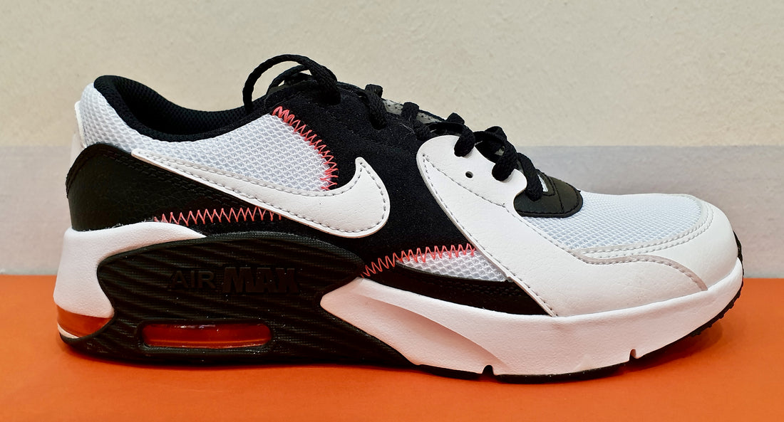 NIKE AIR MAX black and white laces