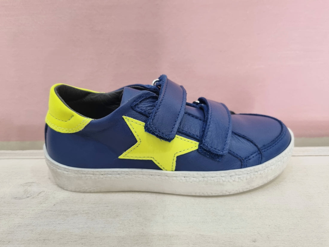 BARQUE velcro in leather with star in two colors